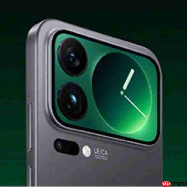 全面对标iPhone 17！小米17系列外观曝光：后置镜头模组带屏幕