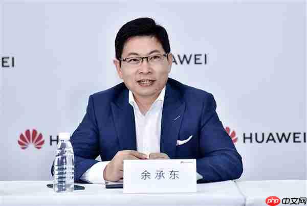 马路上漂移冲进绿化带！余承东：有些车一味追求2秒加速、3秒加速没意义