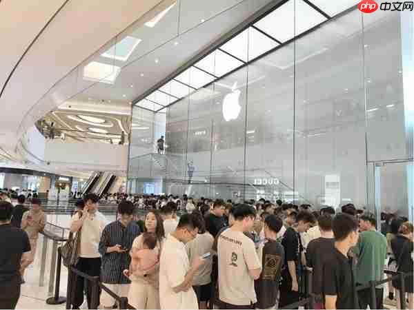 实探iPhone 17系列首发！Pro被冷落、标准版受追捧 店员直呼“有点忙不过来了”