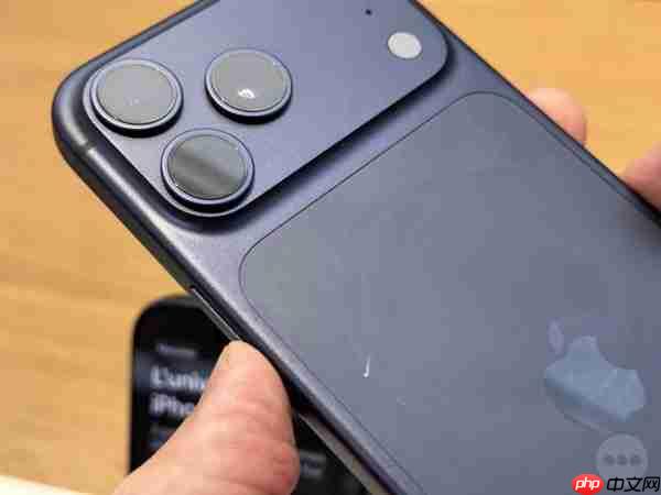iPhone 17系列或成近年最娇气苹果手机：用了几个小时就满身划痕 蓝色黑色尤甚
