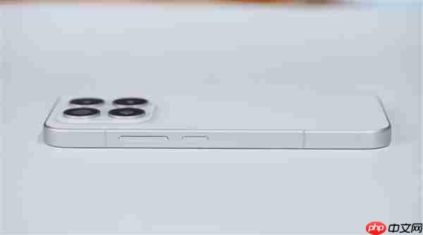 小直屏第一次冲上7000mAh！小米17图赏