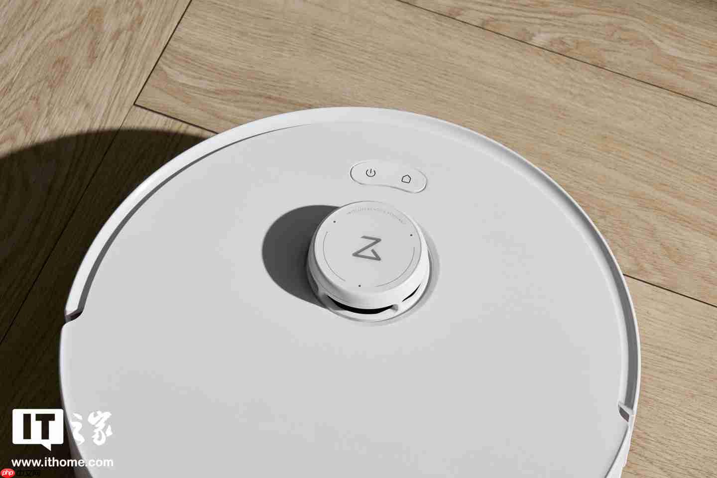 【IT之家实拍】石头首款滚筒活水扫拖机器人：石头 P20 活水版图赏