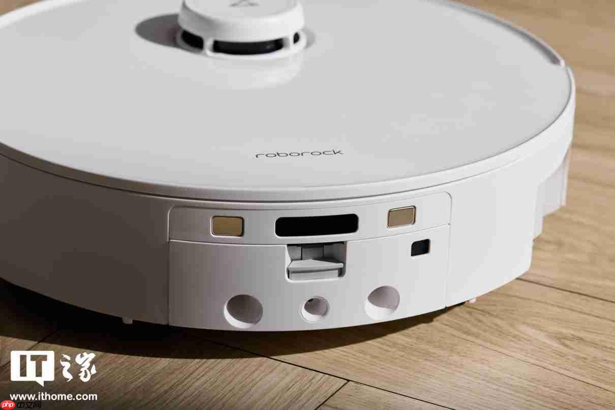 【IT之家实拍】石头首款滚筒活水扫拖机器人：石头 P20 活水版图赏