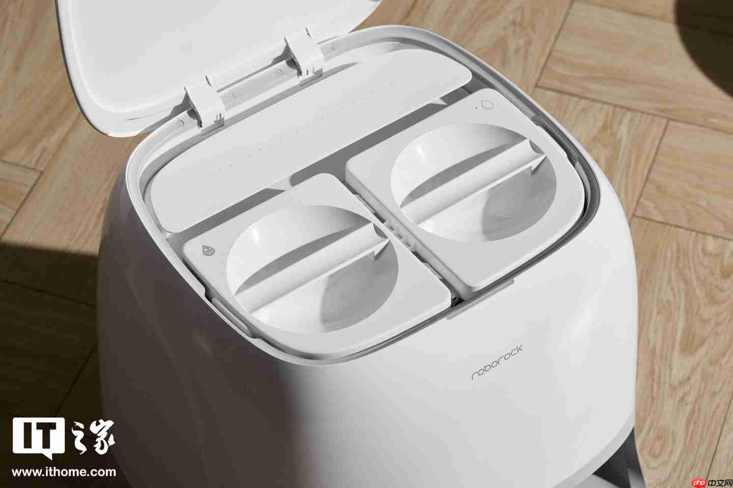 【IT之家实拍】石头首款滚筒活水扫拖机器人：石头 P20 活水版图赏