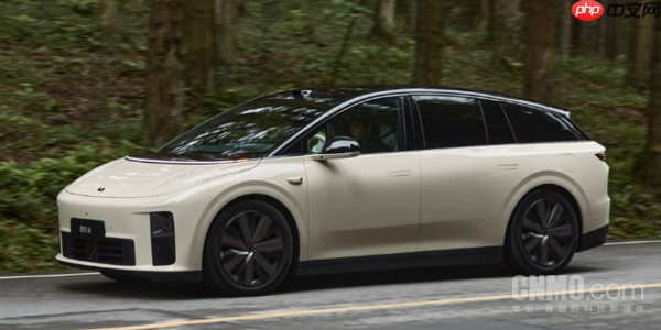 25万级纯电SUV配置对比：R7智能化给力 i6性价比高