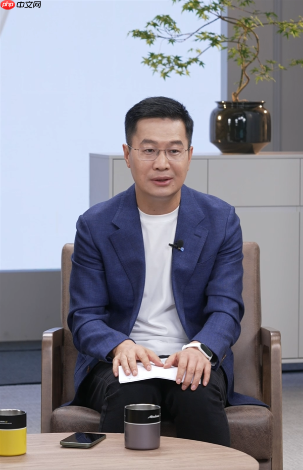 小米17 Pro Max销量最好！卢伟冰称小米17团队年终奖考虑翻倍