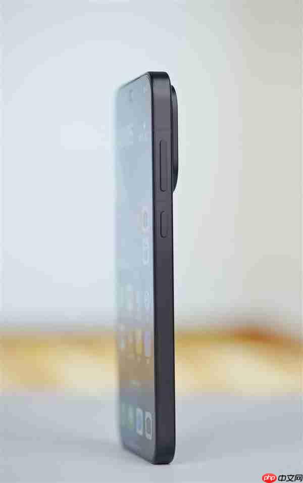 7025mAh超大电池！OPPO Find X9图赏