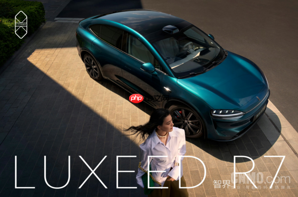 冯巩之子下定智界R7！智界R7改写年轻座驾定义