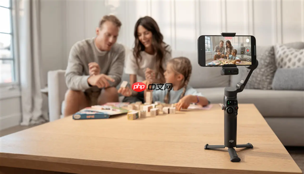 898元！大疆发布Osmo Mobile 8手机云台：原生跟拍、10小时续航