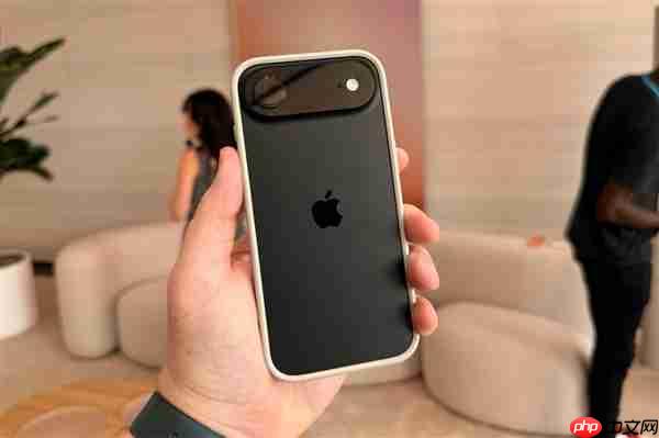 iPhone Air需求再度引发关注 市场消息称苹果正大幅调整订单