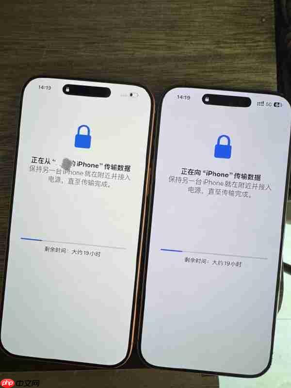 陈伟霆回应iPhone 16 Pro套iPhone 17 Pro壳：新手机在传数据 还要一天多