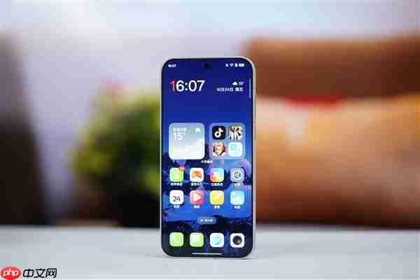 行业第一块165Hz高刷高分屏！一加15图赏