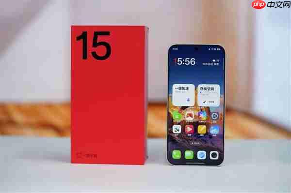 行业第一块165Hz高刷高分屏！一加15图赏