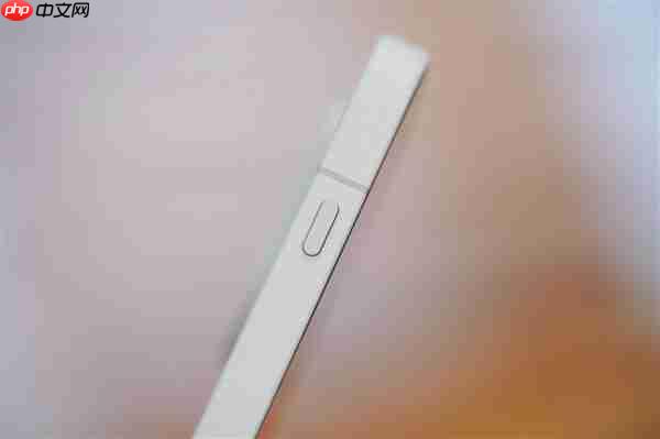 行业第一块165Hz高刷高分屏！一加15图赏