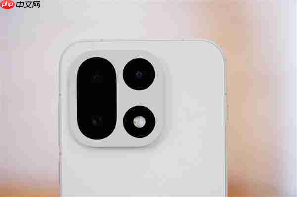 行业第一块165Hz高刷高分屏！一加15图赏