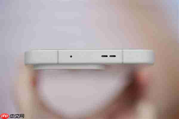 行业第一块165Hz高刷高分屏！一加15图赏