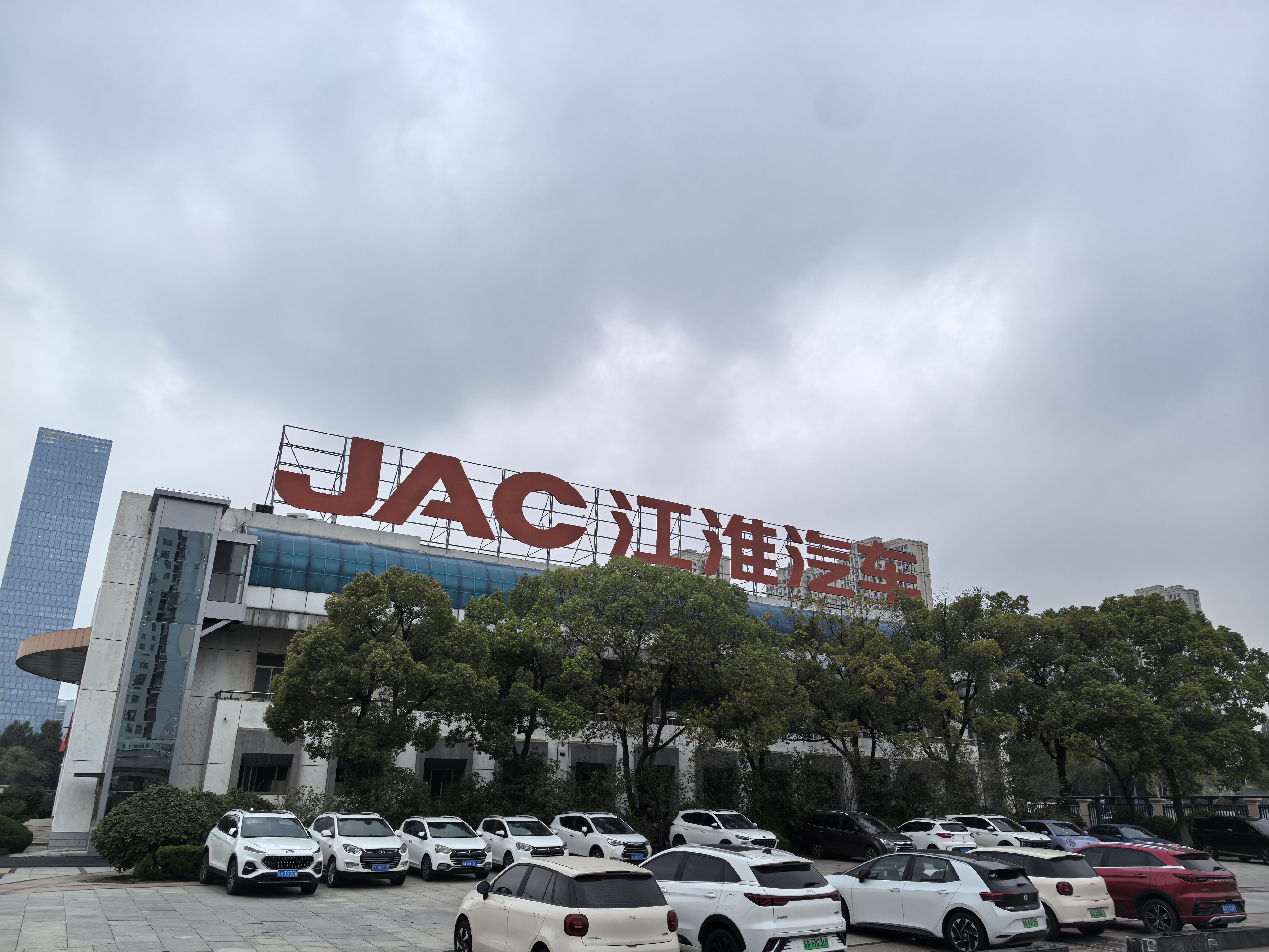 江淮汽车1月销量为3.56万辆，同比下降9.39%