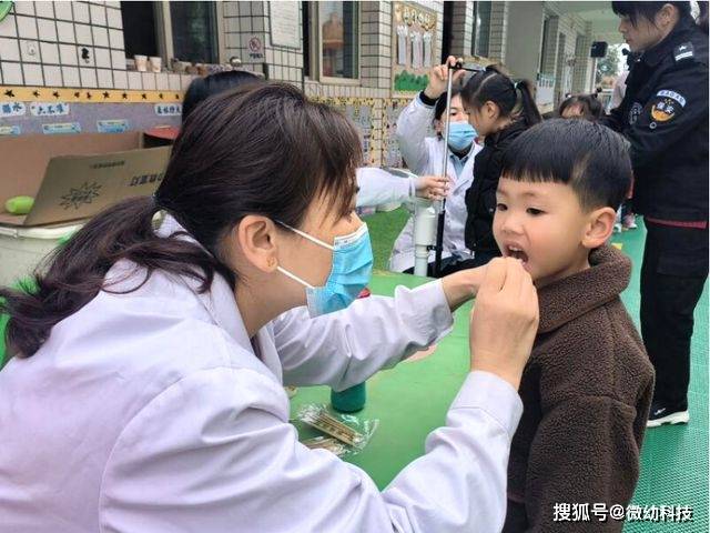 微幼科技晨检机器人与人工晨检相比，有何优势