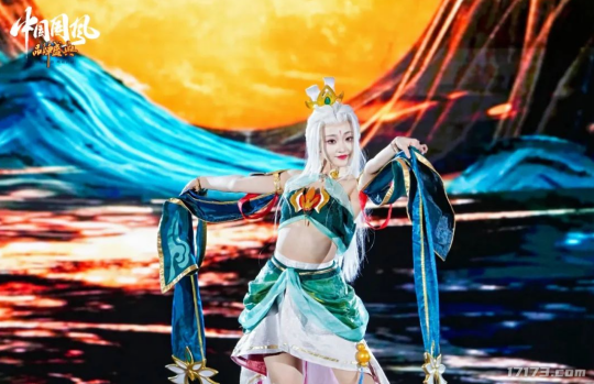 胸不巨何以聚天下！网游Coser的美少女们到底有多挣钱？