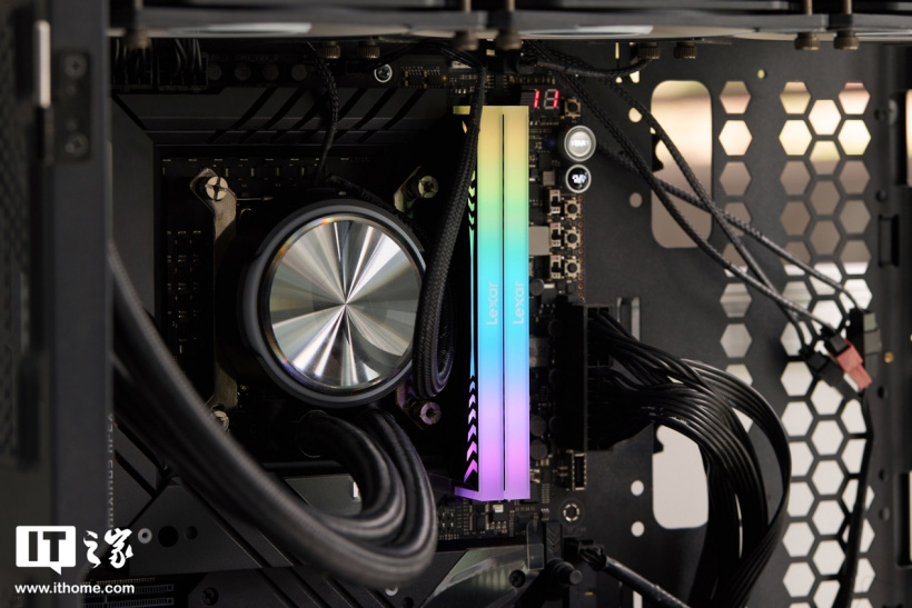 雷克沙战神之翼 ARES RGB DDR5 8000 内存体验：首款海力士颗粒认证内存，稳超 8000MT/s极速性能体验
