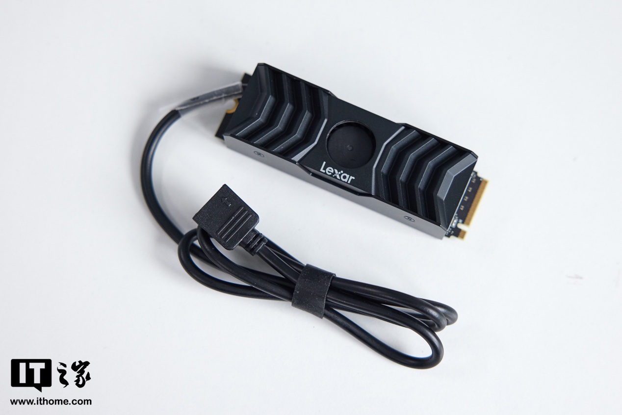 雷克沙 NM1090 PCIe5.0 Gen5x4 NVMe 固态硬盘图赏：全副武装的读写性能怪兽