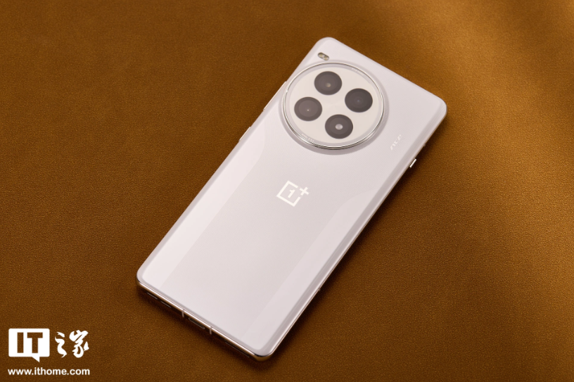 一加 ace 3 pro 手机维修备件价格公布：屏幕组件 890 元，主板 2050 元起