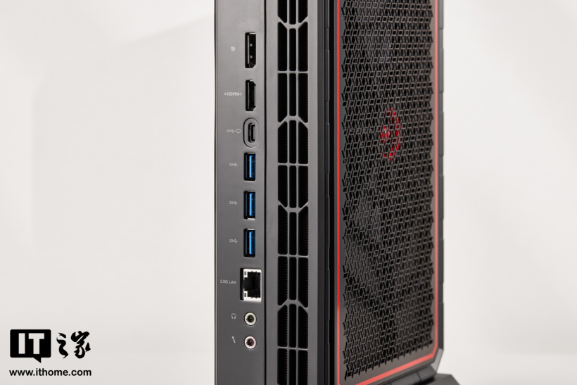 漫画家联名设计，原子侠 G7 Platinum 迷你主机图赏