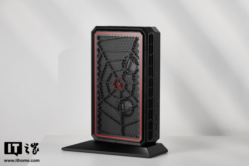 漫画家联名设计，原子侠 G7 Platinum 迷你主机图赏