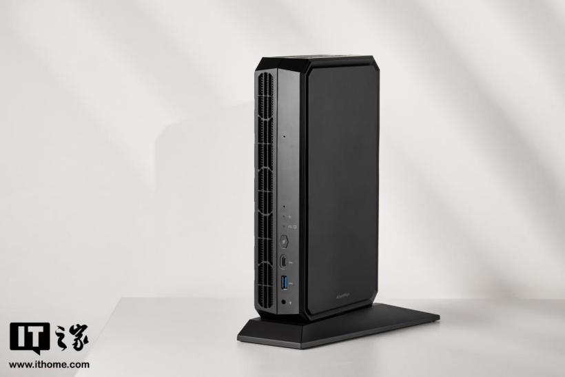 漫画家联名设计，原子侠 G7 Platinum 迷你主机图赏