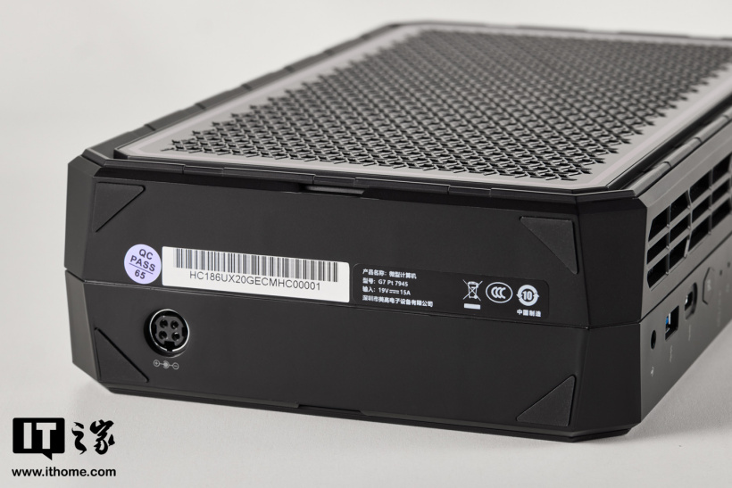 漫画家联名设计，原子侠 G7 Platinum 迷你主机图赏