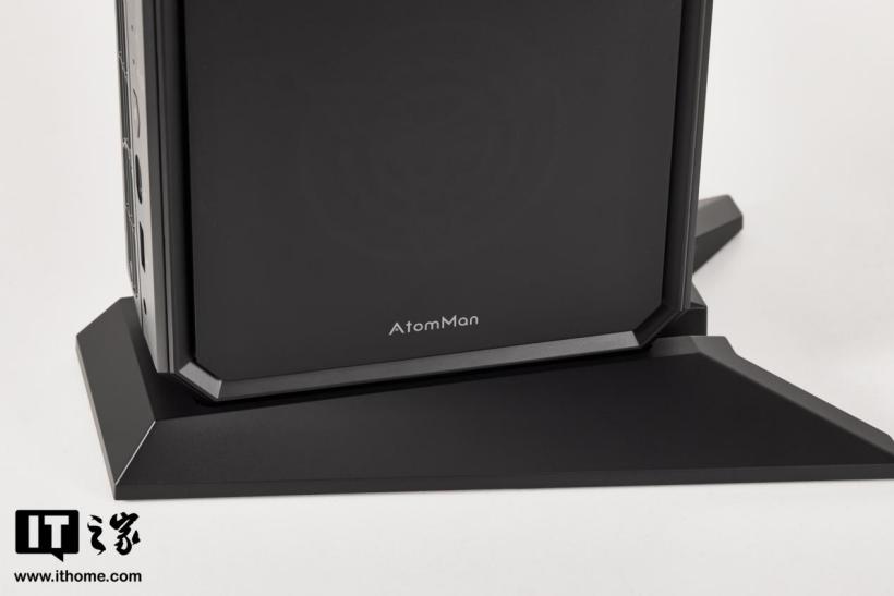 漫画家联名设计，原子侠 G7 Platinum 迷你主机图赏