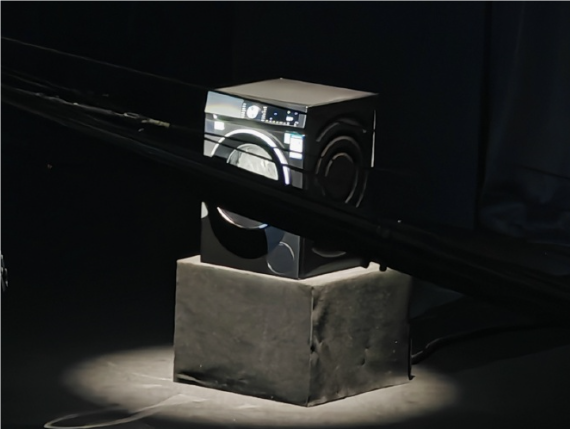 荣耀magic v3成功挑战滚筒洗衣机15分钟快洗：折叠唯一通过2.5米防水认证