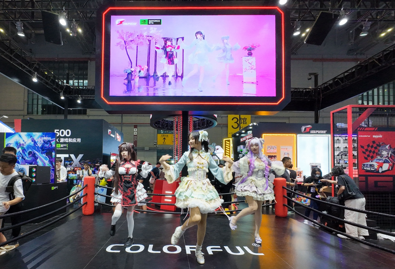 颜值性能两手抓，BW 2024 七彩虹 AI 星球探馆