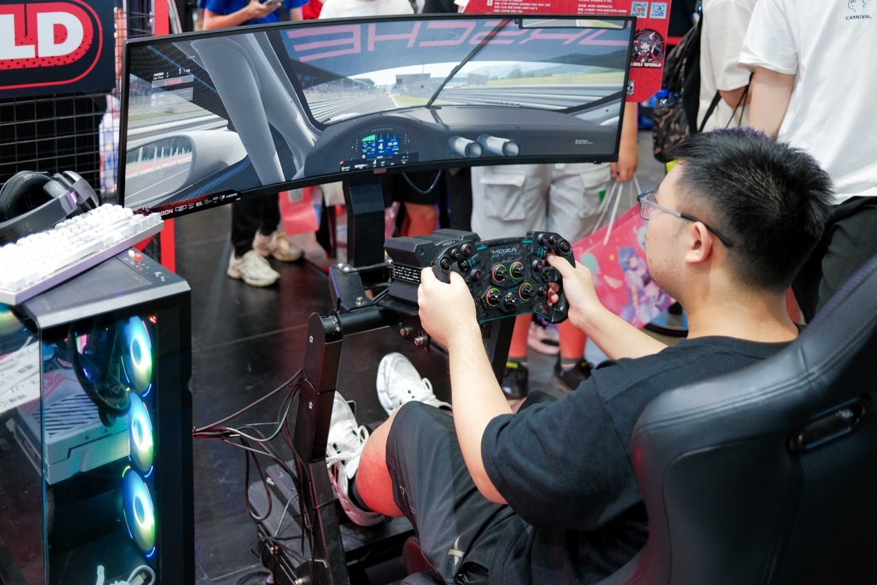 颜值性能两手抓，BW 2024 七彩虹 AI 星球探馆