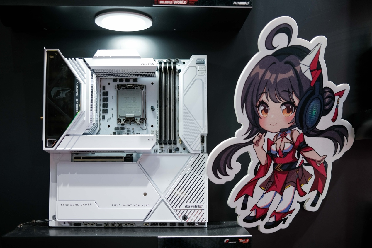 颜值性能两手抓，BW 2024 七彩虹 AI 星球探馆