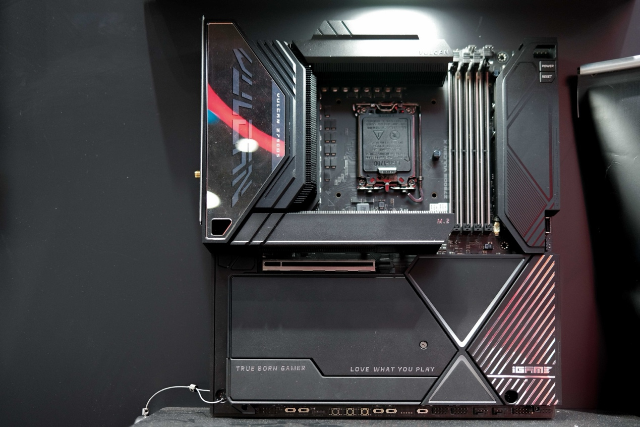 颜值性能两手抓，BW 2024 七彩虹 AI 星球探馆