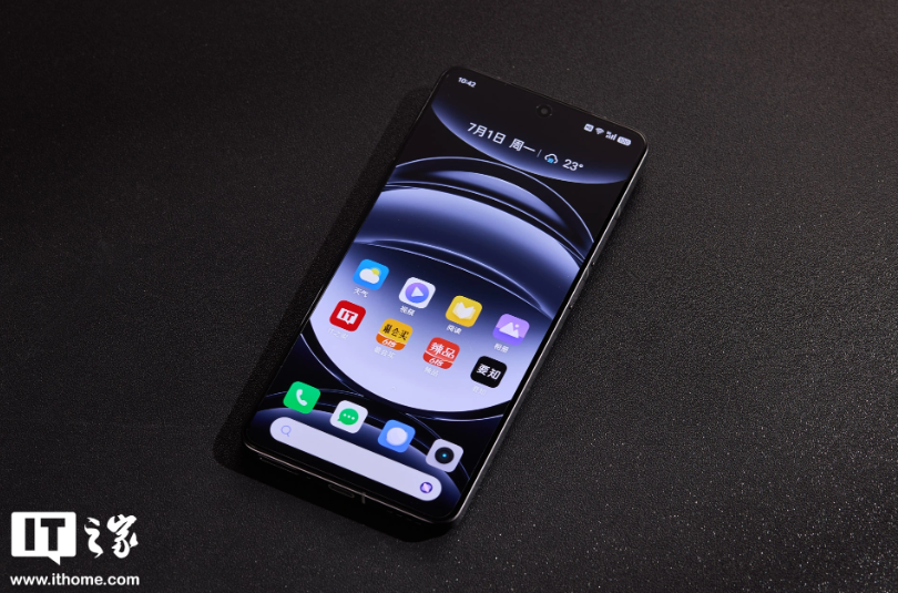 realme 真我 GT6 手机今日首销：骁龙 8 Gen 3 处理器 + 6000nit 直屏，2799 元起