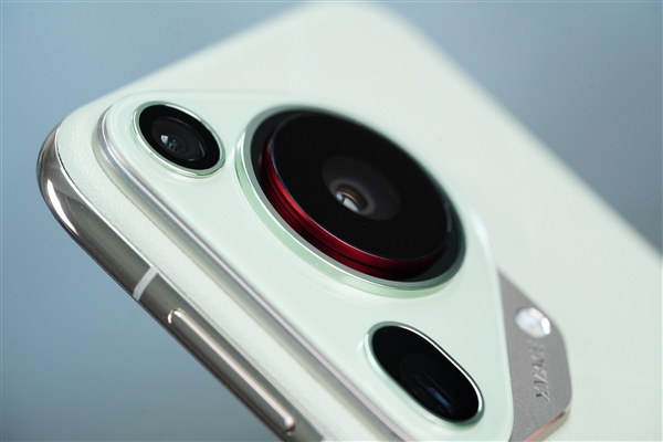 华为pura 70 pro+/ultra发布鸿蒙os 4.2 172版升级：新增ai扩图