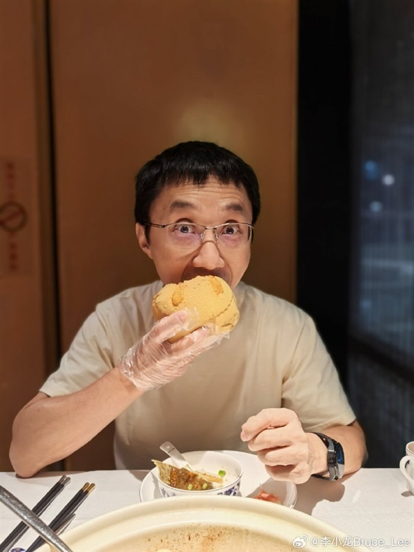 华为pura 70 pro+/ultra上线图片ai扩图功能 李小龙实测：手机会给碗里加菜