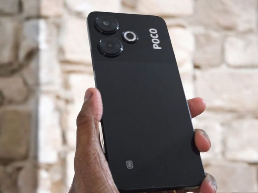 8 月 1 日发布，小米 POCO M6 Plus 5G 手机以及 POCO Buds X1 耳机实物照曝光