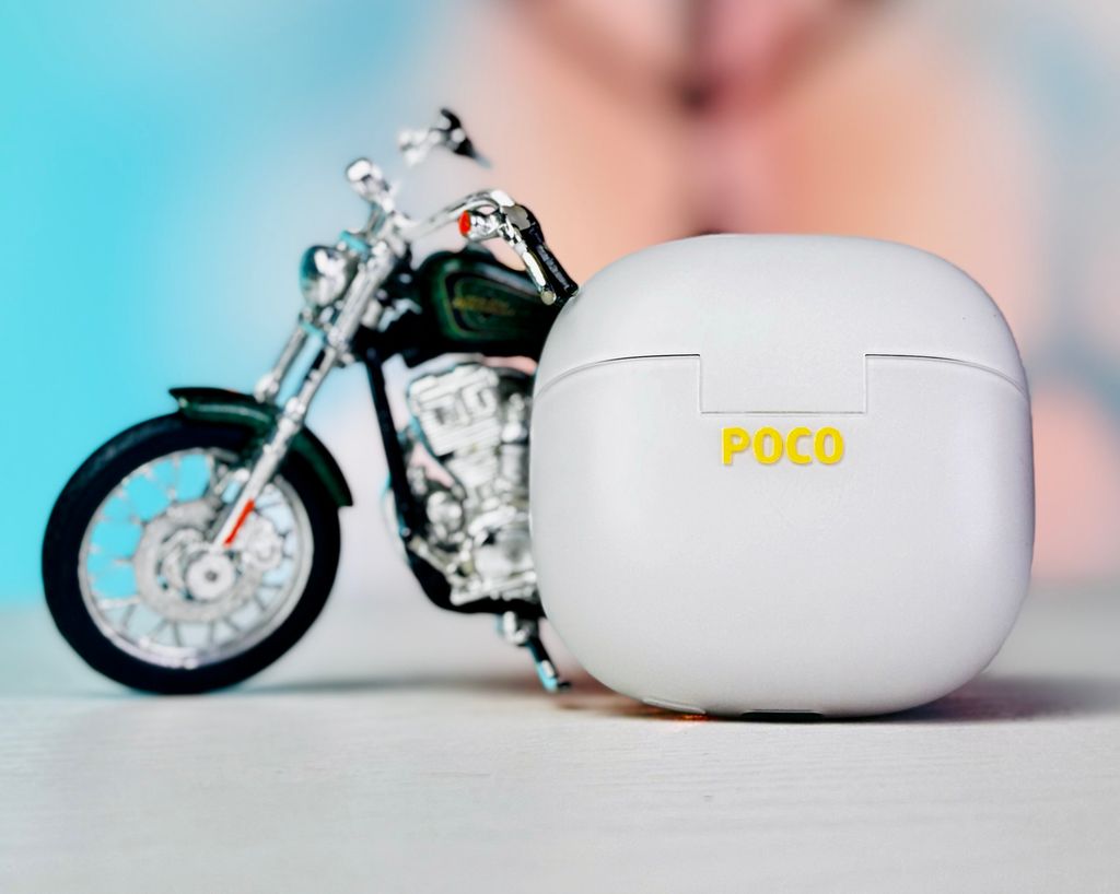 8 月 1 日发布，小米 POCO M6 Plus 5G 手机以及 POCO Buds X1 耳机实物照曝光