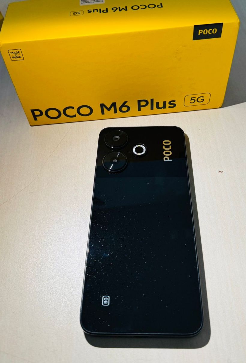 8 月 1 日发布，小米 POCO M6 Plus 5G 手机以及 POCO Buds X1 耳机实物照曝光
