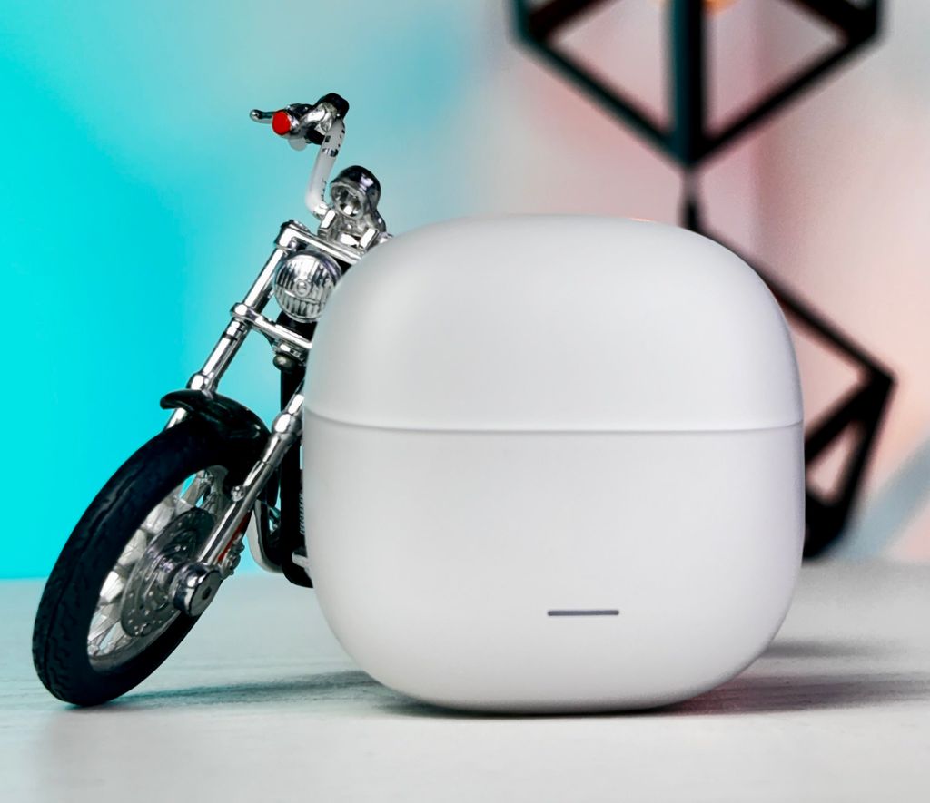 8 月 1 日发布，小米 POCO M6 Plus 5G 手机以及 POCO Buds X1 耳机实物照曝光