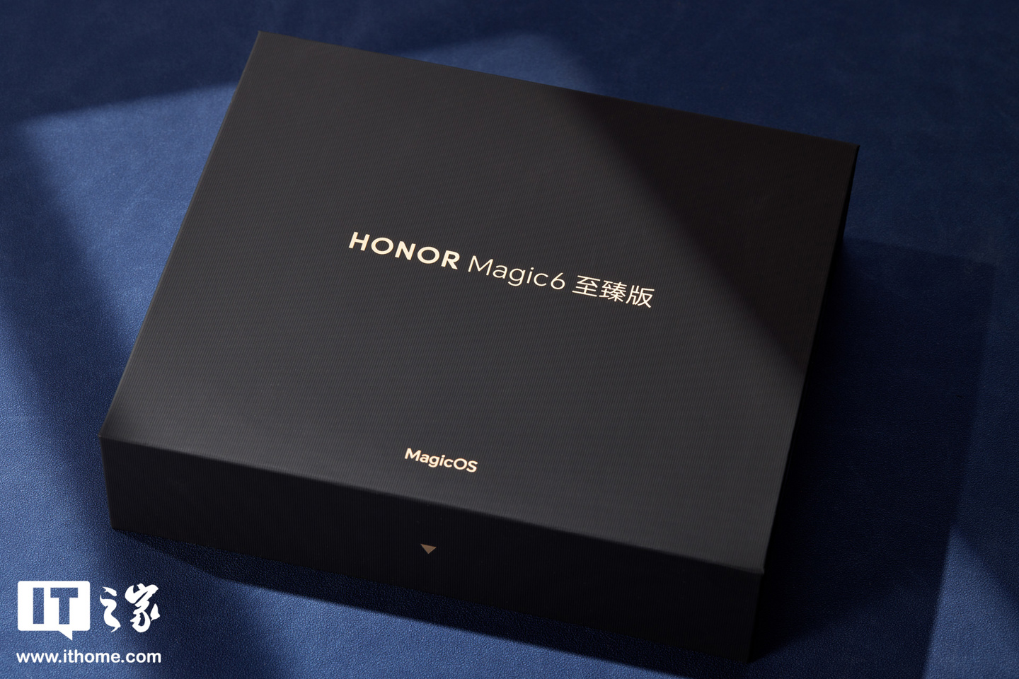 荣耀 Magic6 至臻版图赏：祁连天池，湖泊如镜