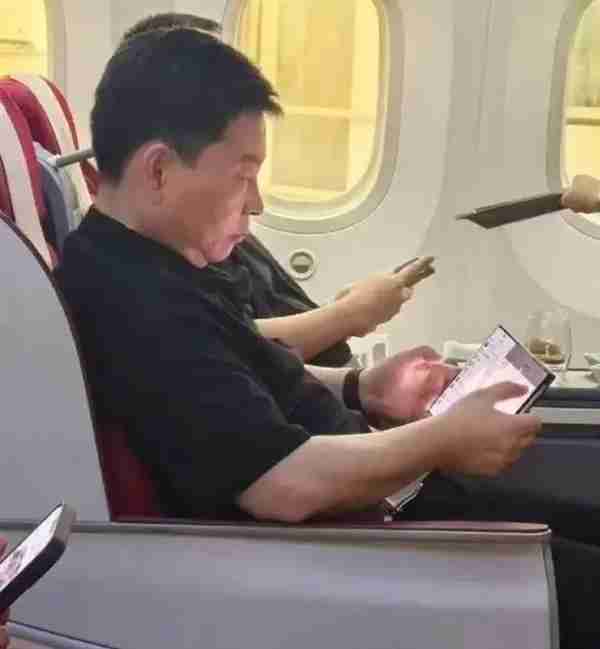 全球第一款三折叠屏！华为Mate XT屏幕供应商曝光