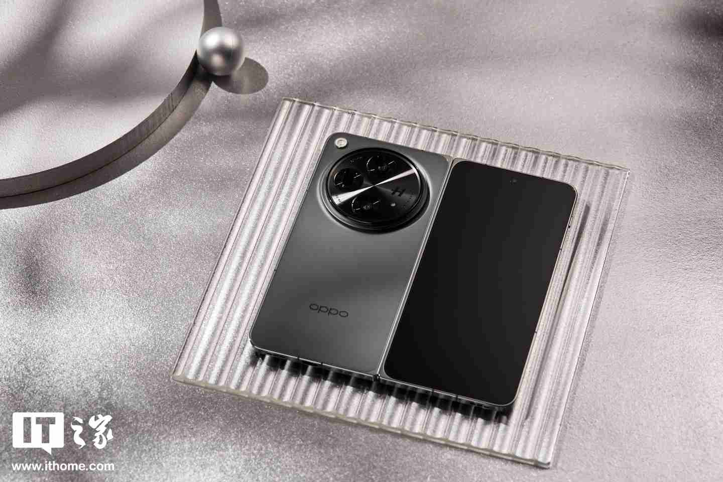 消息称某厂大屏双折机型明年 Q1 亮相：骁龙 8 Gen4 处理器，预计为 OPPO Find N5