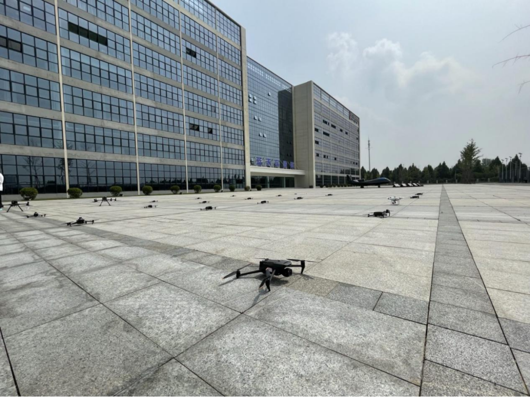 业界首次，中国联通与中兴通讯完成 5g-a 低空通感大规模无人机机群试验