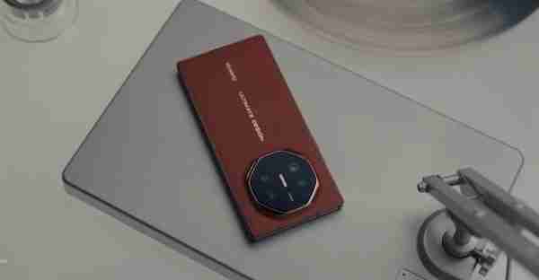 史上首款三折叠手机！二手平台现华为mate xt非凡大师代抢服务：起步价超2万