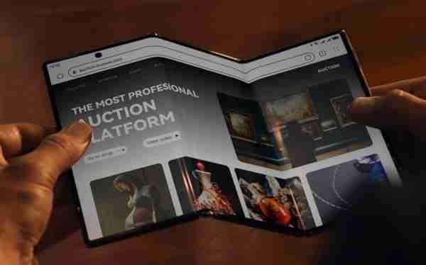 华为全新三折叠专利公布：双铰链联动 可一次性完全展开屏幕