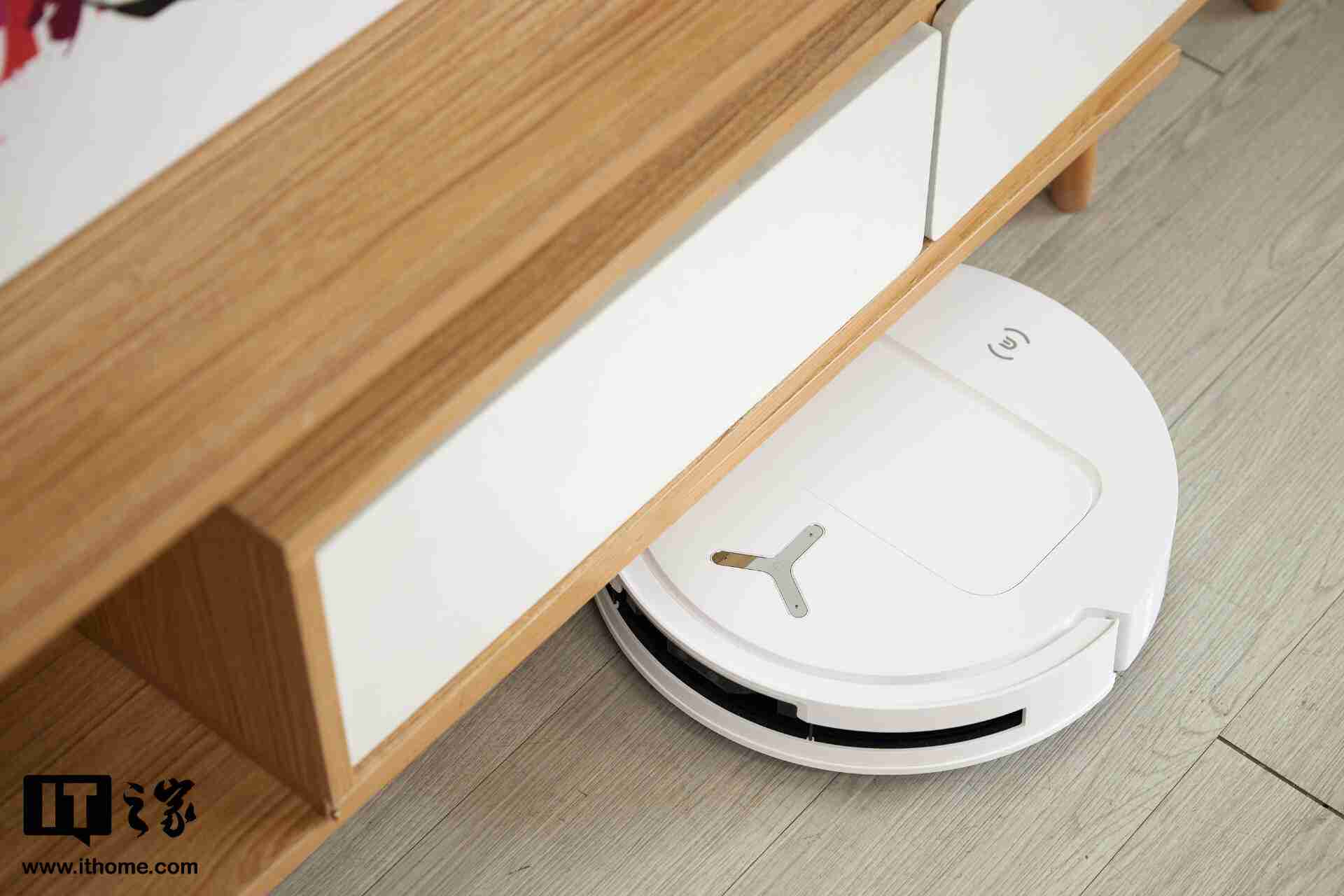 科沃斯地宝 T50 PRO：81mm 纤薄机身 + 边刷拖布双外扩，解决“进不去、够不着”清洁难题